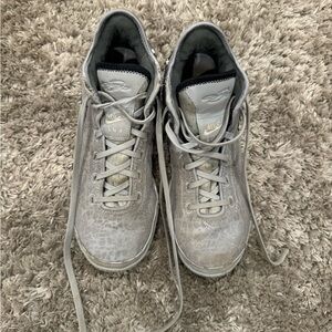 Le Bron NXXT NIKE men’s basketball sneakers Size 10